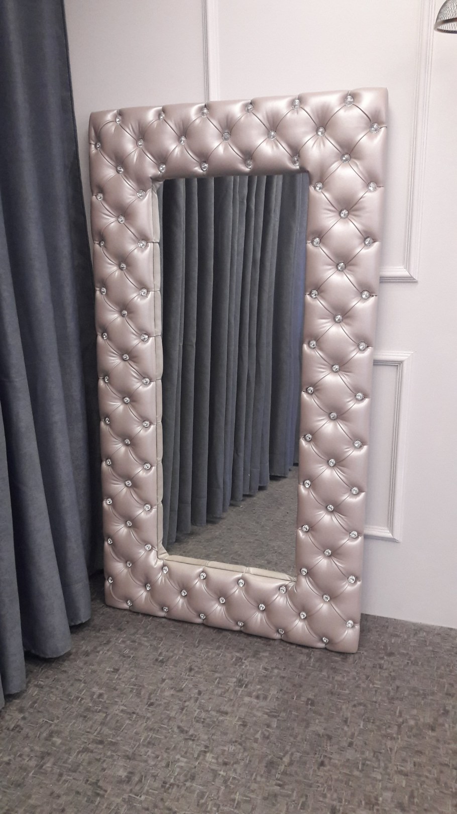 Зеркало в каретной стяжке