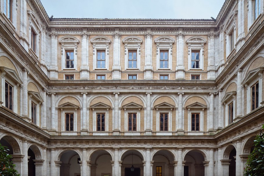 Палаццо Фарнезе в Риме
