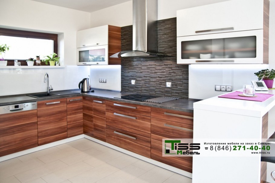 Кухни в бело коричневом цвете