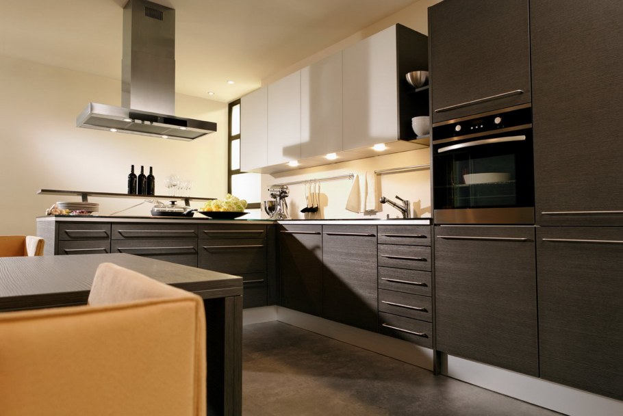 Коричневая матовая кухня