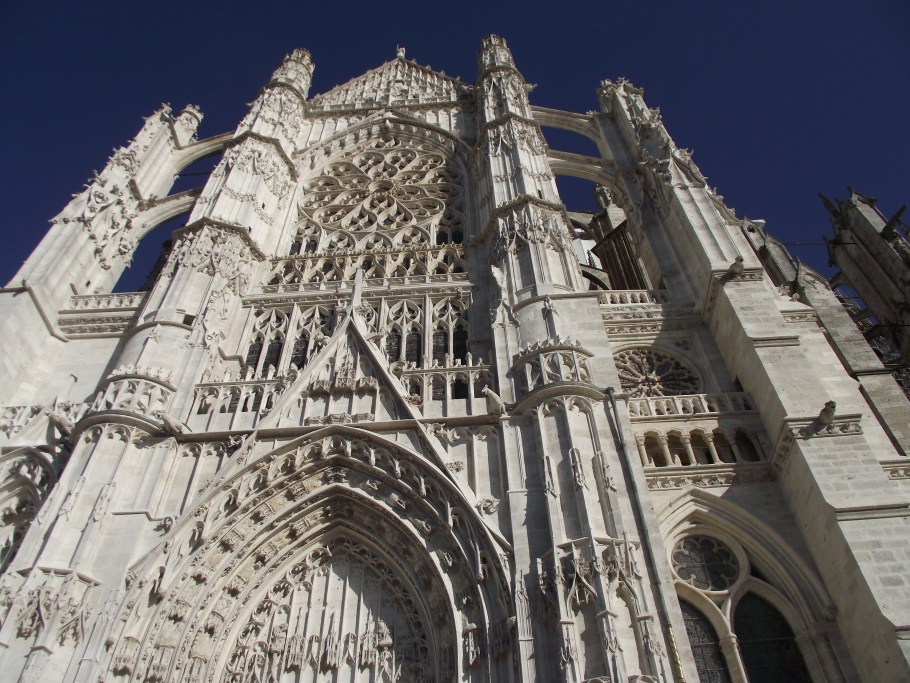 Готический собор в Бове