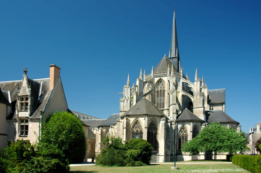 Троицкое аббатство в Вандоме Пламенеющая Готика