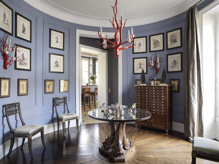 Молдинги для стен в серую кухню