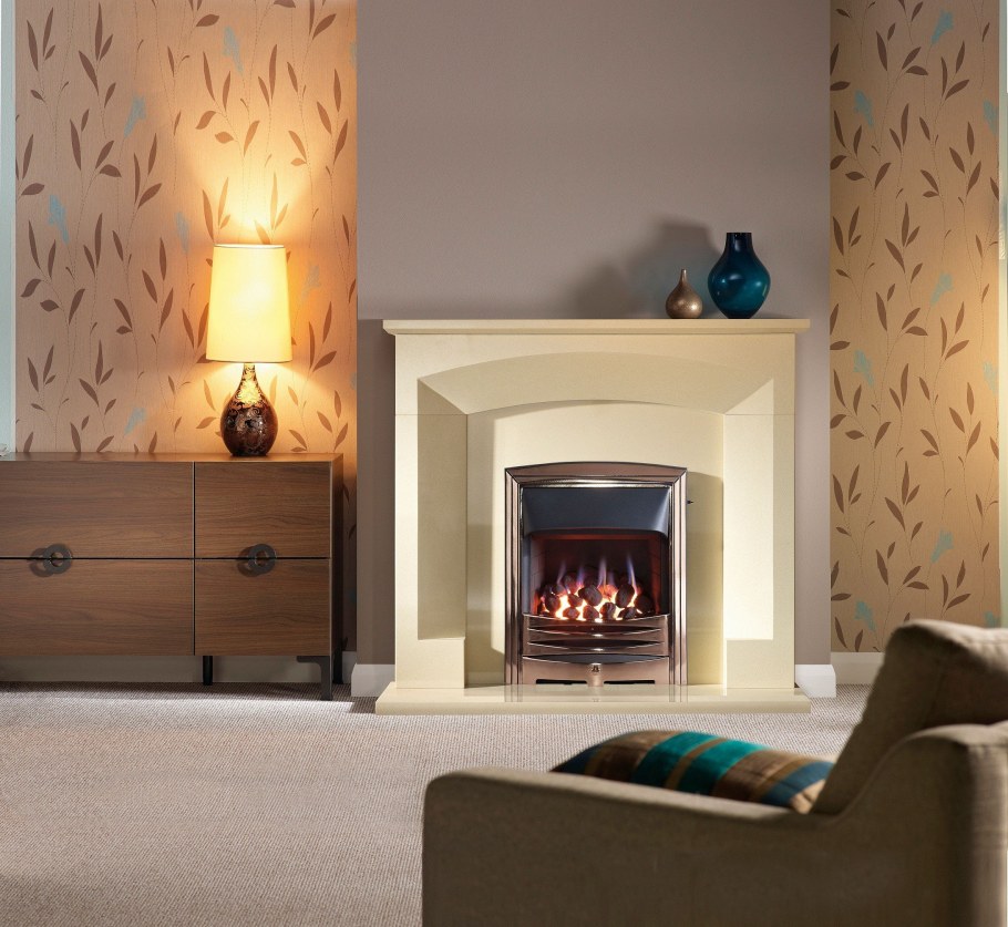 Камин между кухней и гостиной