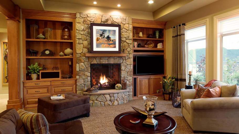 Красивая гостиная с камином