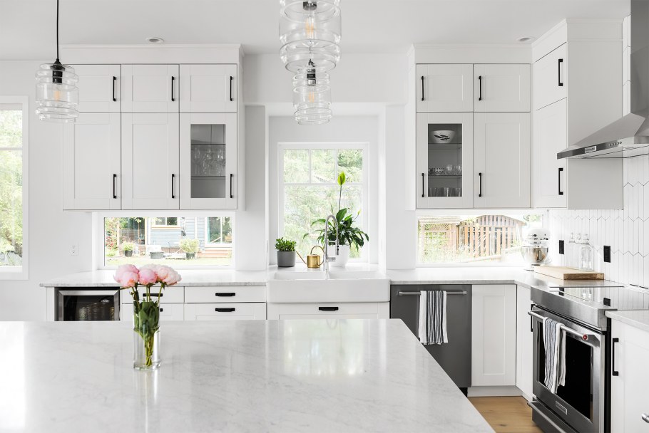 Кухня икеа белая угловая