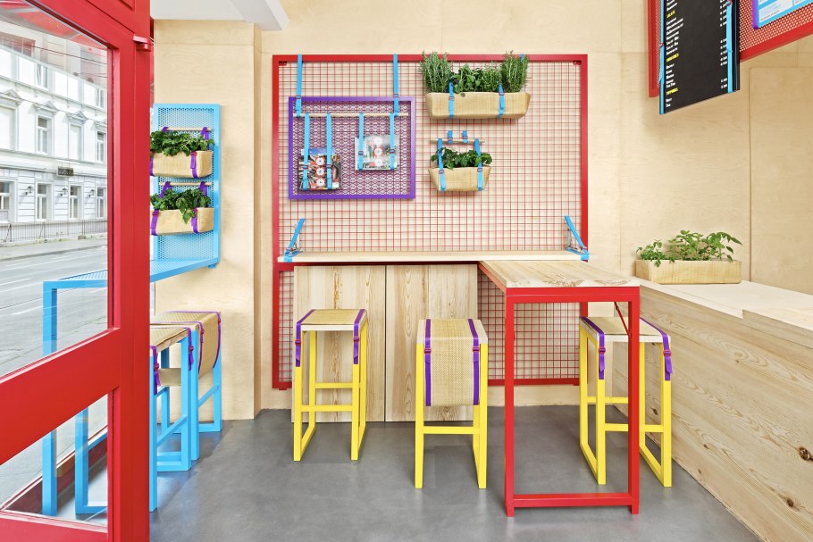 Интерьер молодежного кафе