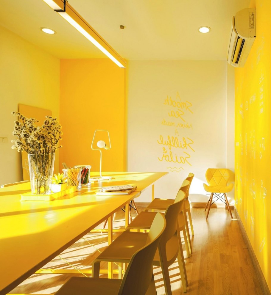 Яркий интерьер кафе