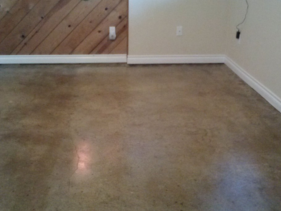 Чистовой бетонный пол в доме