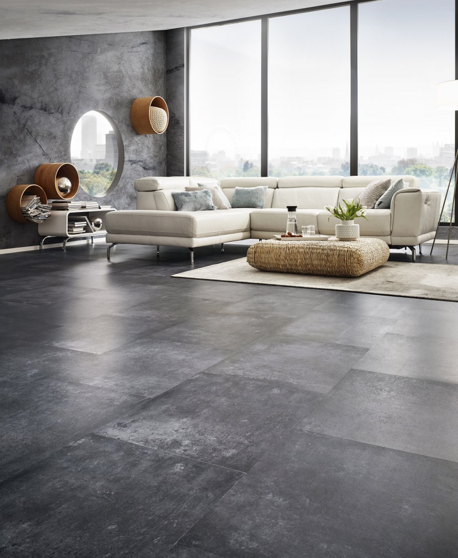 Бетонный пол в гостиной