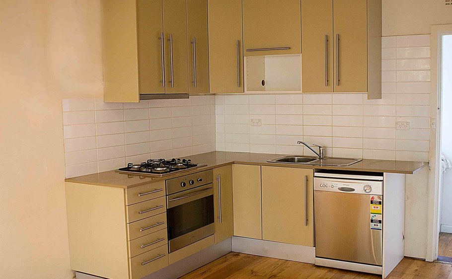 Серая кухня с фартук Арабеска