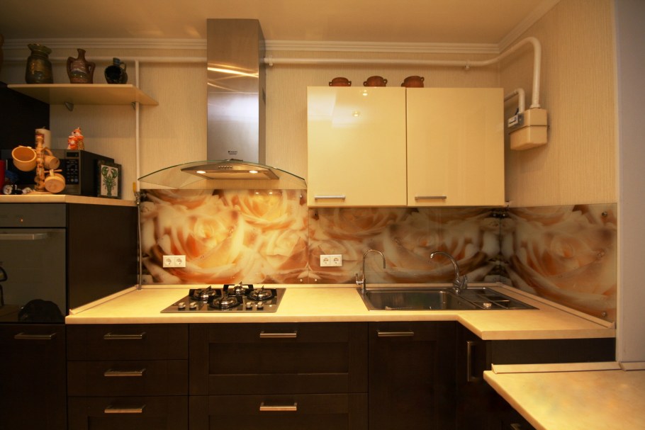 Кухня кремового цвета классика