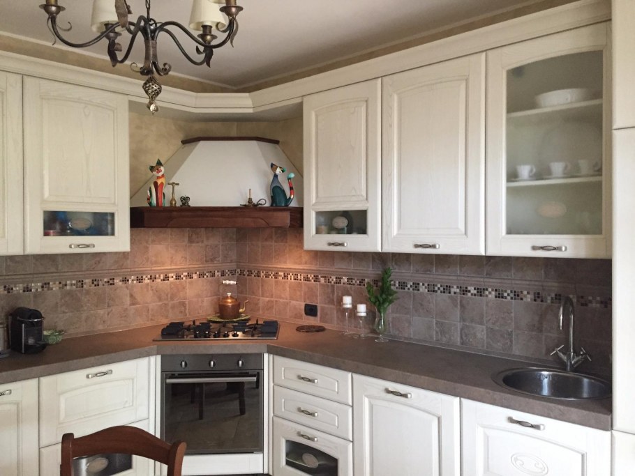 Кухонный гарнитур 2м для маленькой кухни