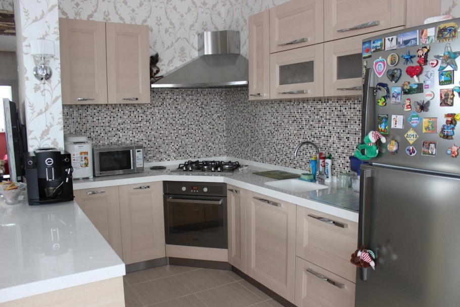 Кухни для брежневки угловые