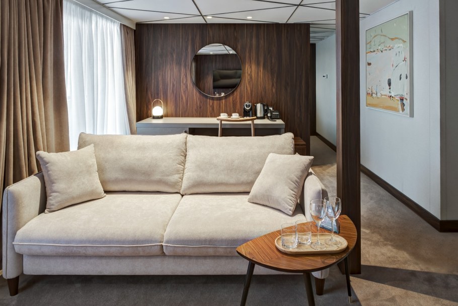 Круизный теплоход Мустай Карим