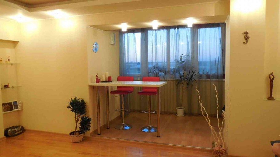 Перепланировка зала с балконом