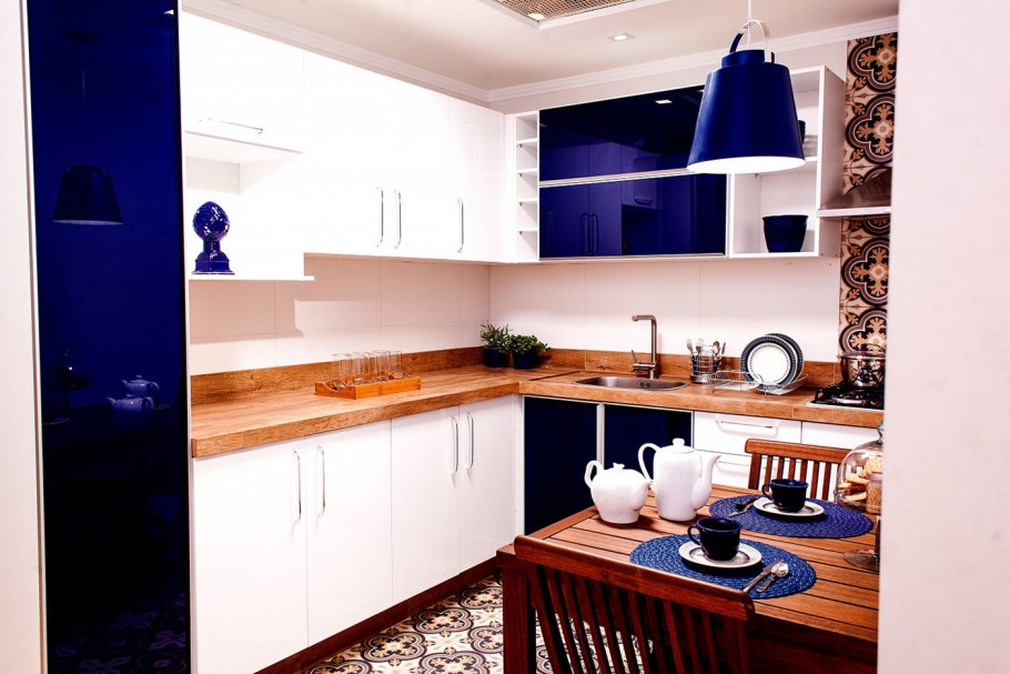 Кухня Леруа синяя с белым