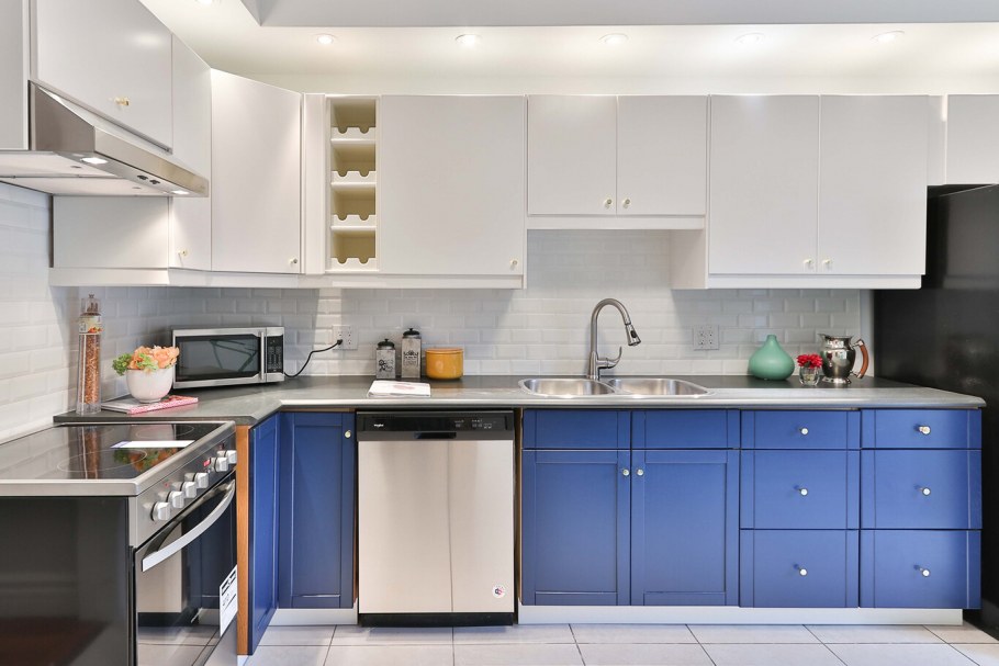 Кухня синий низ светлый верх