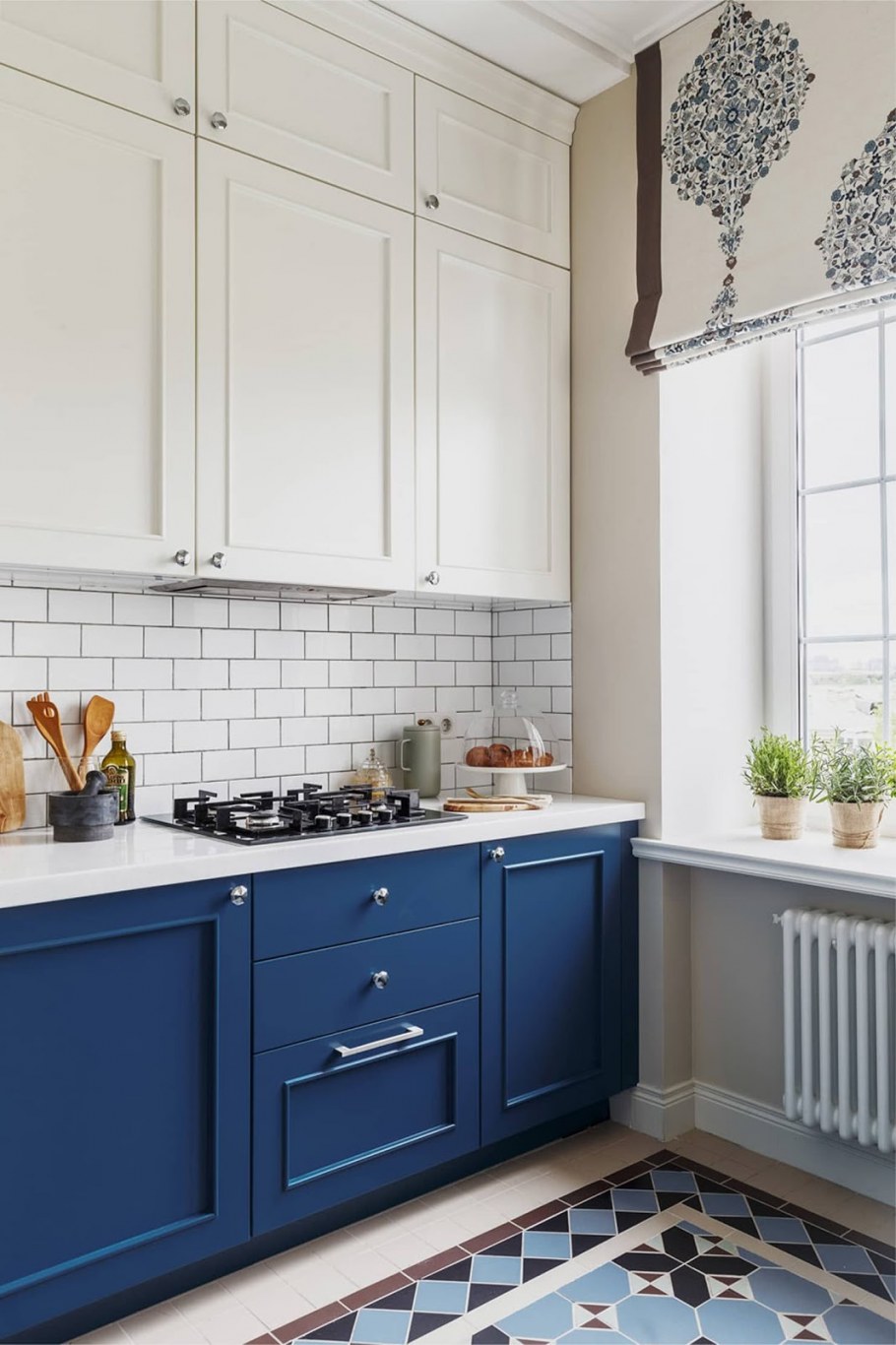 Сине бежевая кухня