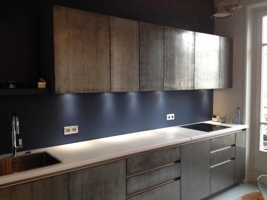 Кухня с фасадами под металл