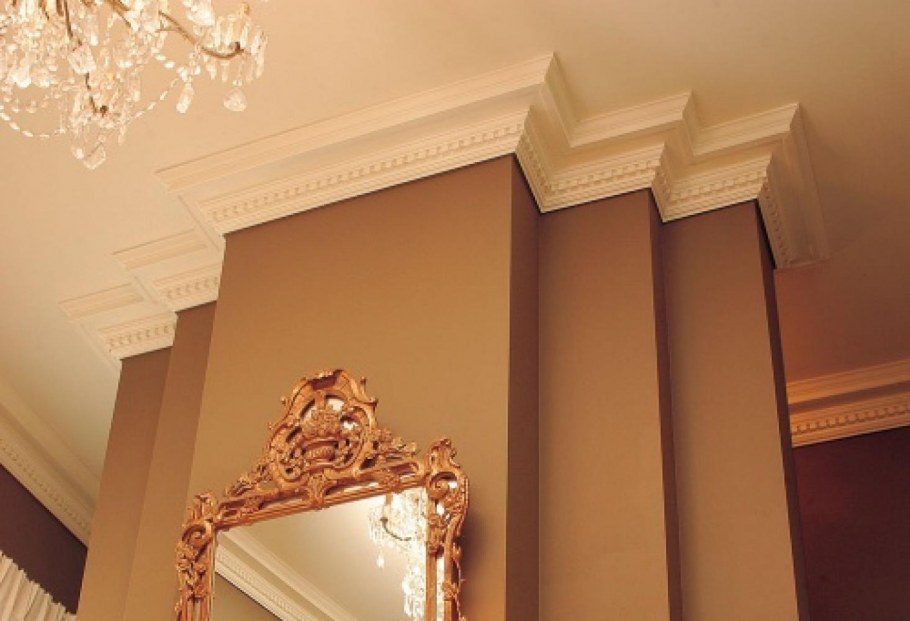 Декорируем потолочный плинтус