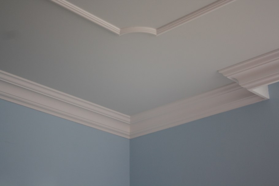 Красивые потолочные плинтуса