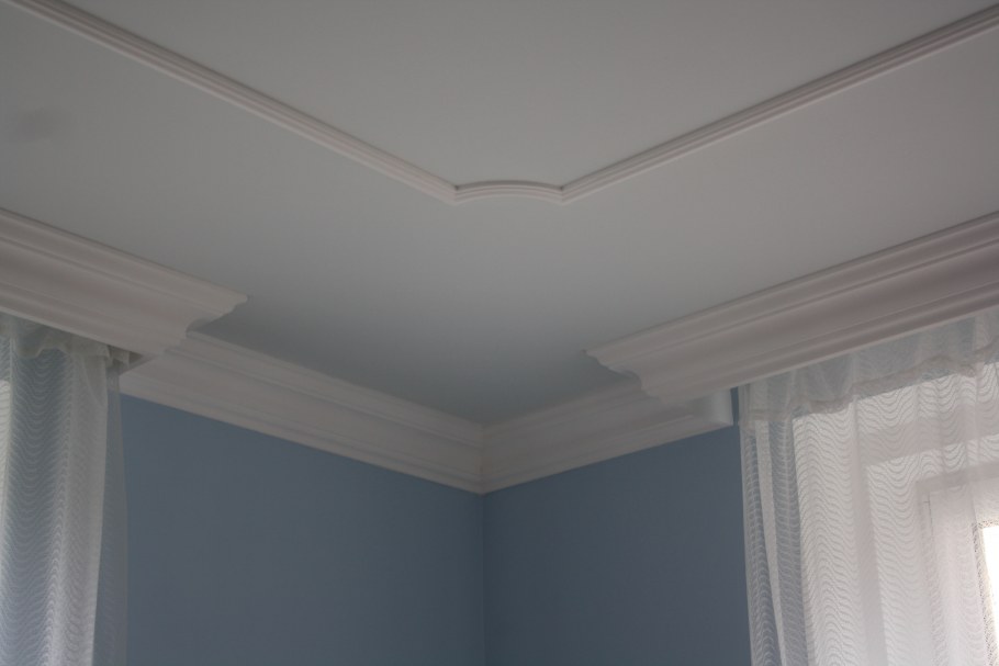 Полиуретановый багет в интерьере