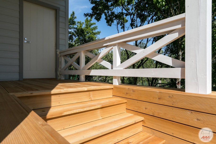 Перила каркасного дома