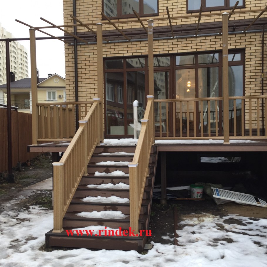 Столбы и перила для крыльца