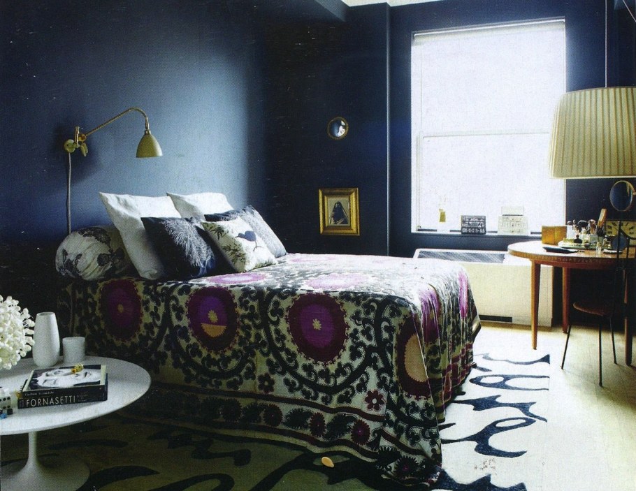 Цвет индиго в интерьере спальни