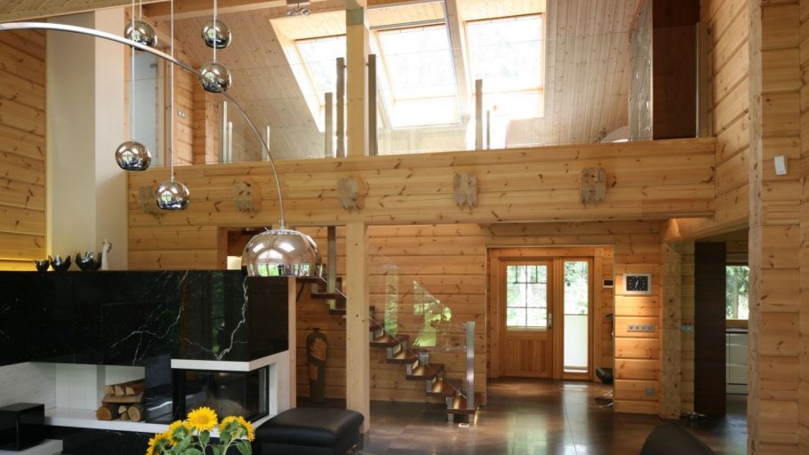 Дом из клееного бруса с высокими потолками