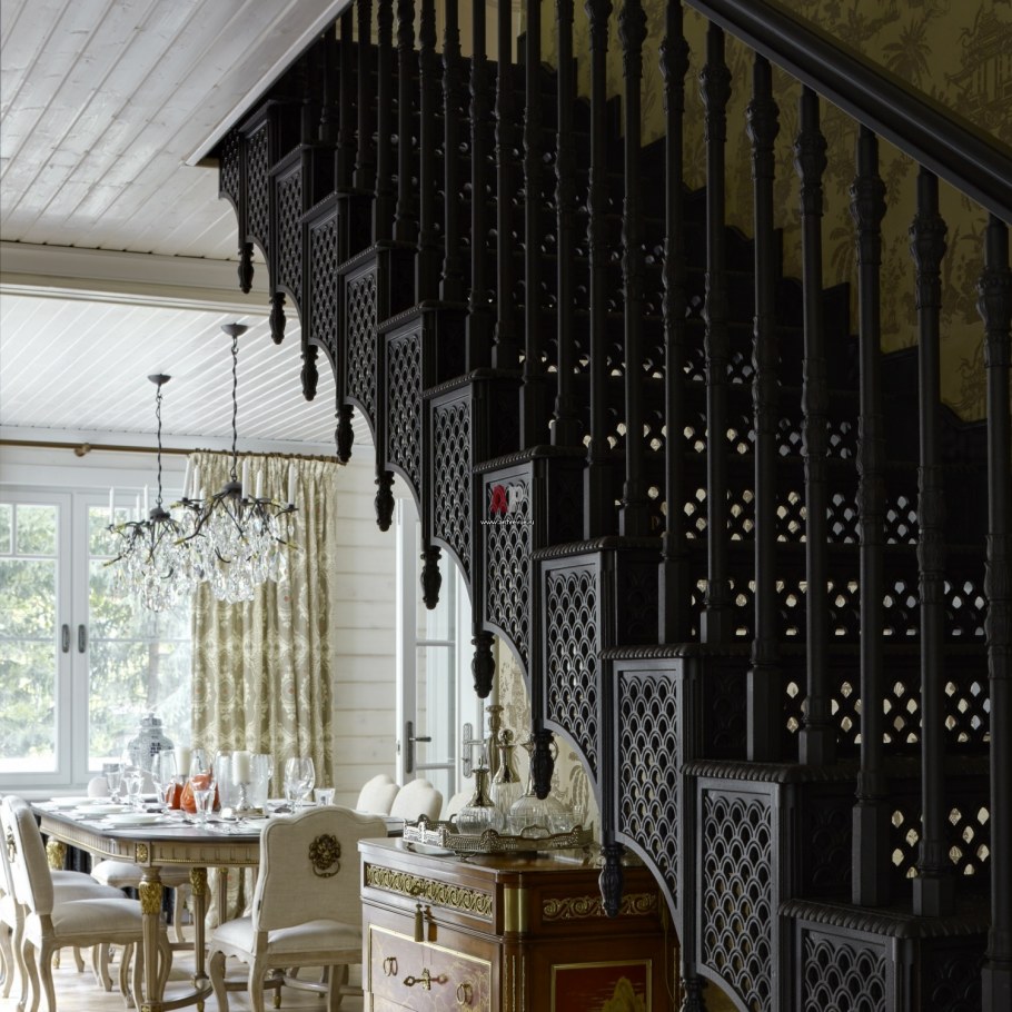 Лестница колониальный стиль