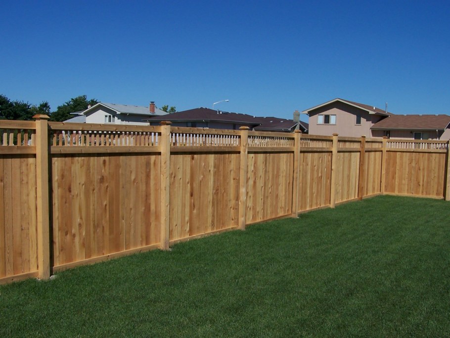 Деревянные заборы в канадском стиле