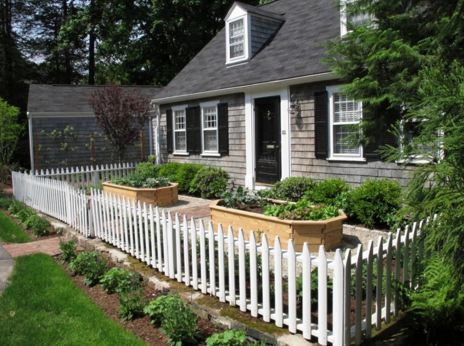 Забор на дачном участке