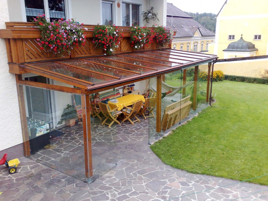 Веранда беседка к дому из поликарбоната