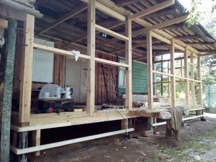 Деревянный настил на террасе