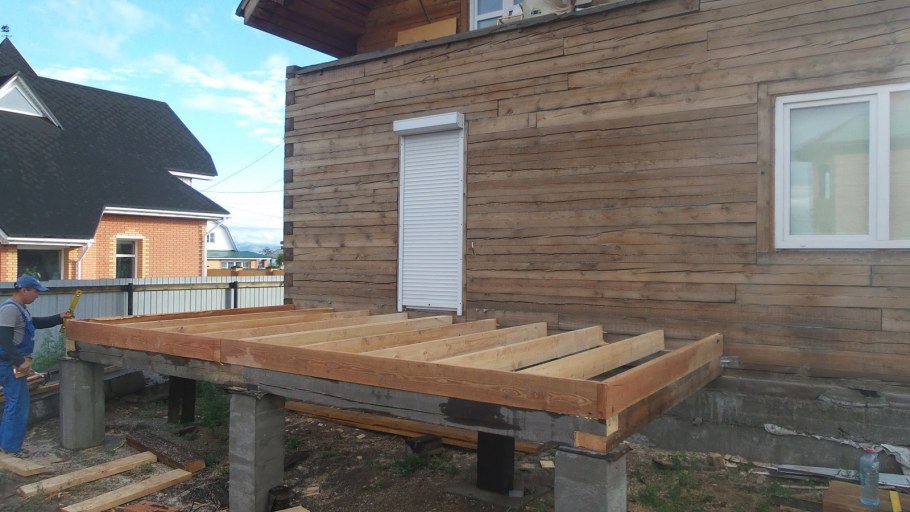 Фундамент под террасу из бруса 150х150