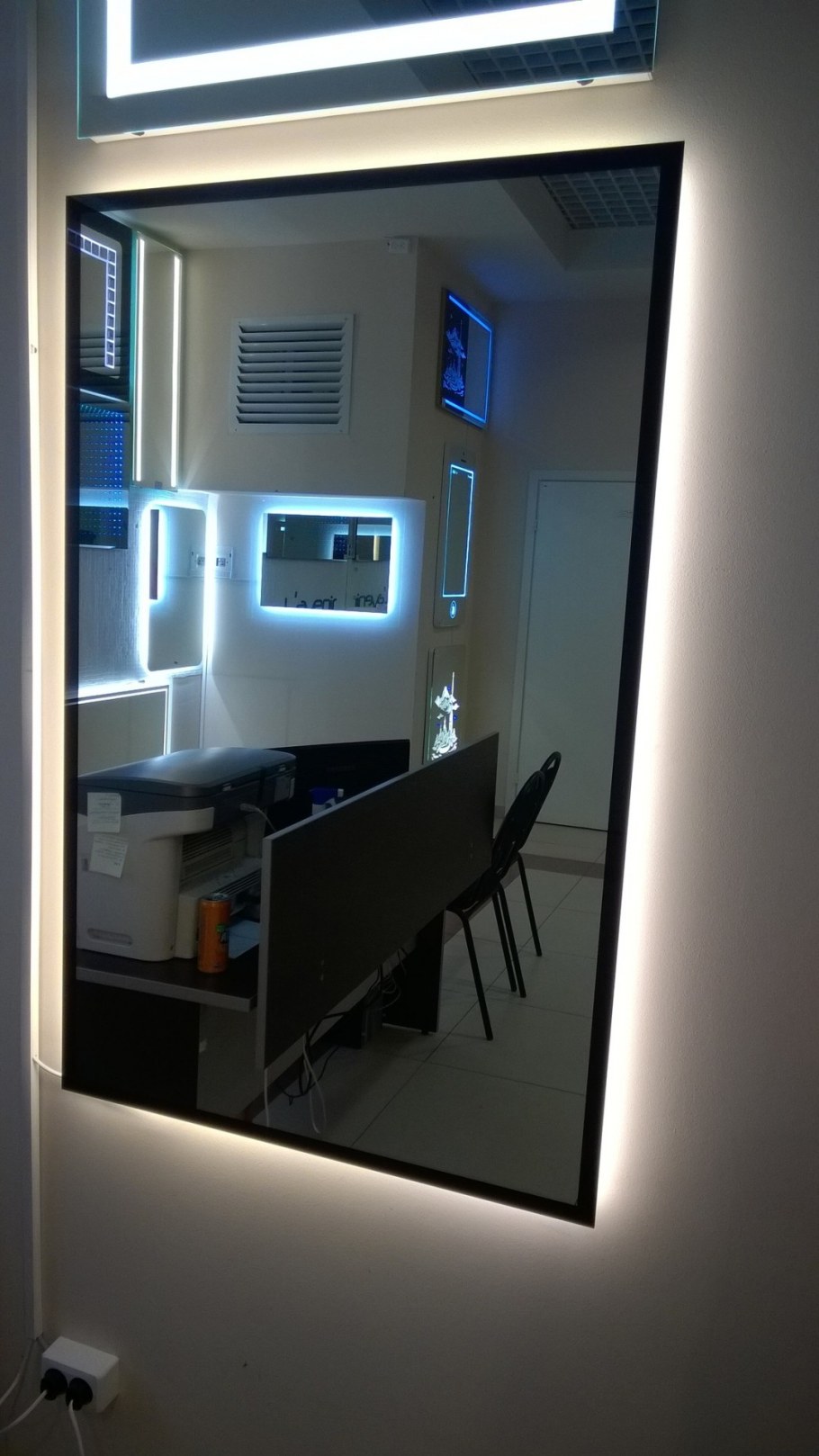 Зеркало с РГБ подсветкой