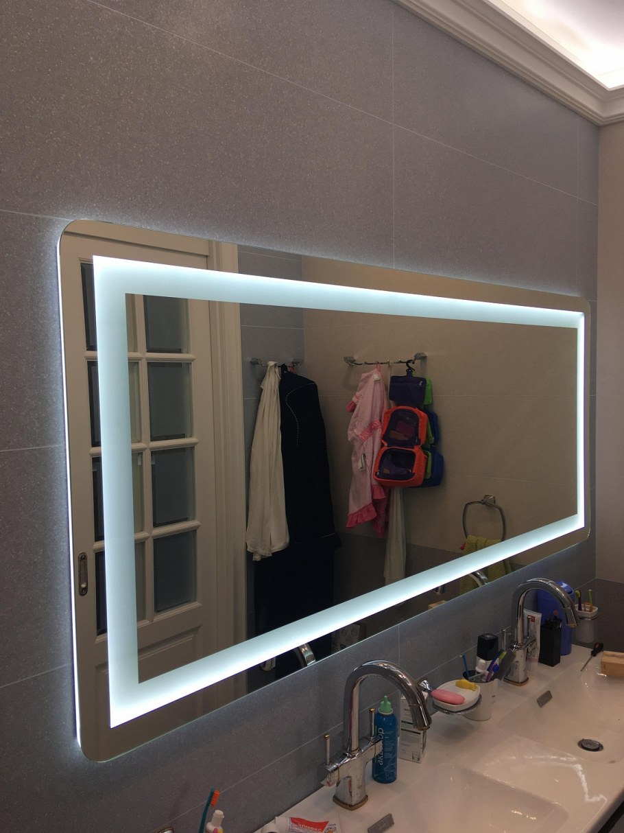 Зеркала с подсветкой для ванной комнаты