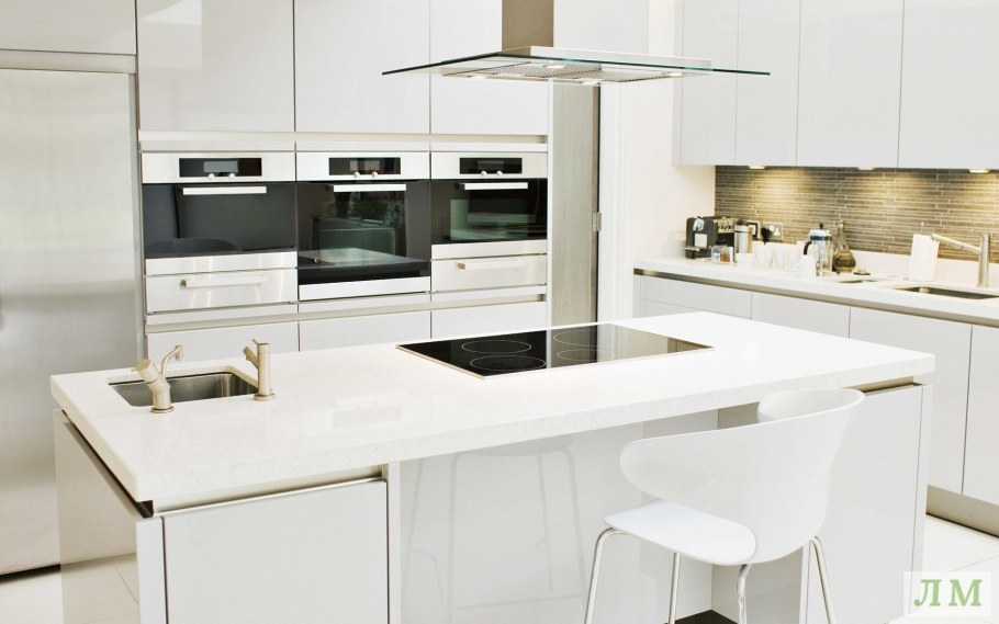 Красивая белая кухня