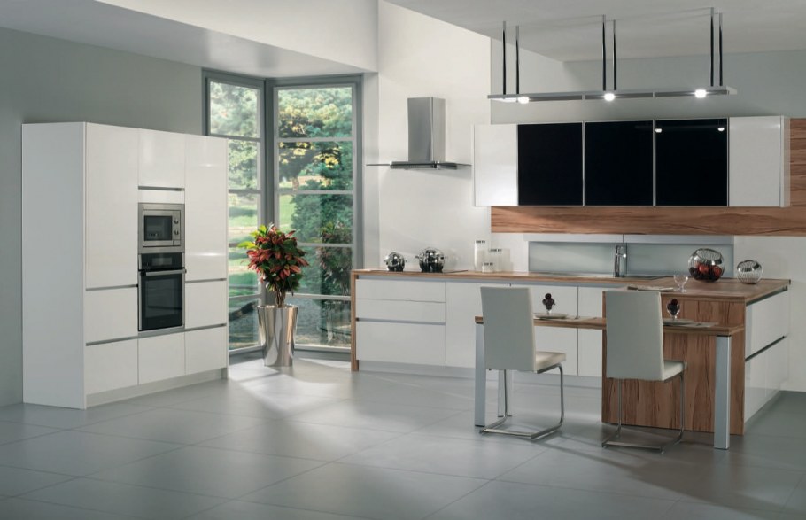 Белая встроенная техника на кухне белого цвета