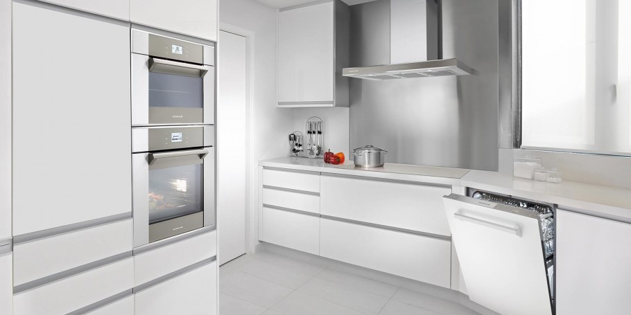 Серая встраиваемая техника для кухни