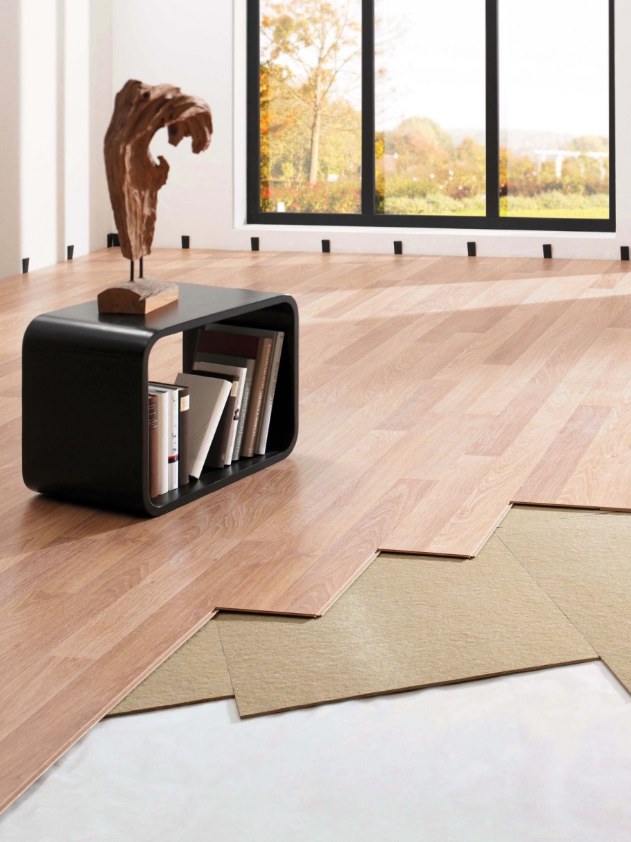 Креативная реклама напольных покрытий