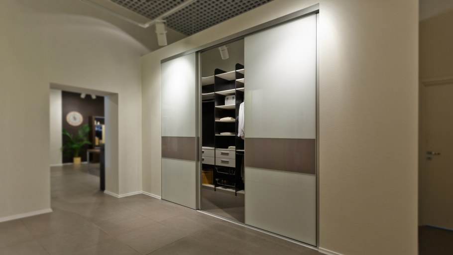 Красивый шкаф в прихожую Неоклассика