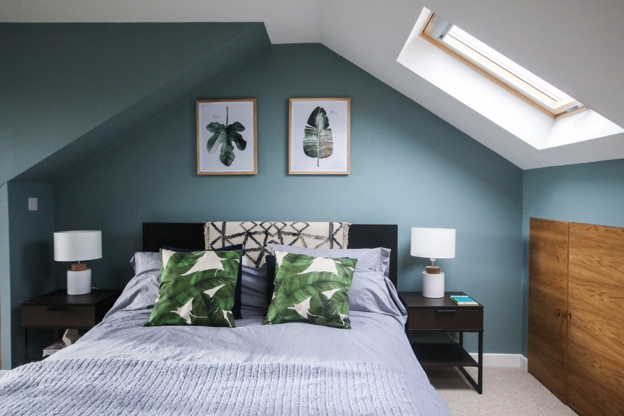 Покраска стен на мансарде