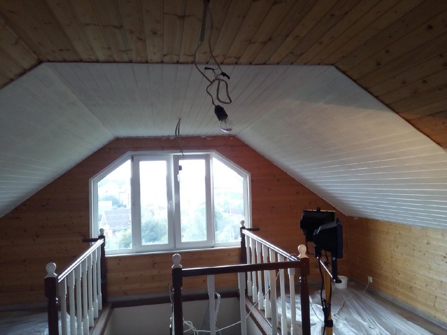 Мансарда под двускатной крышей