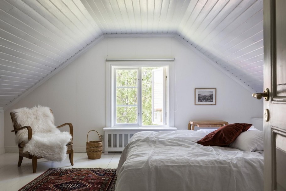 Люстра в мансардную комнату