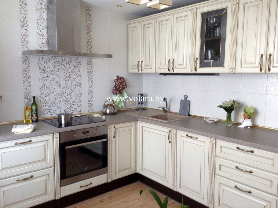 Синяя кухня с фрезеровкой