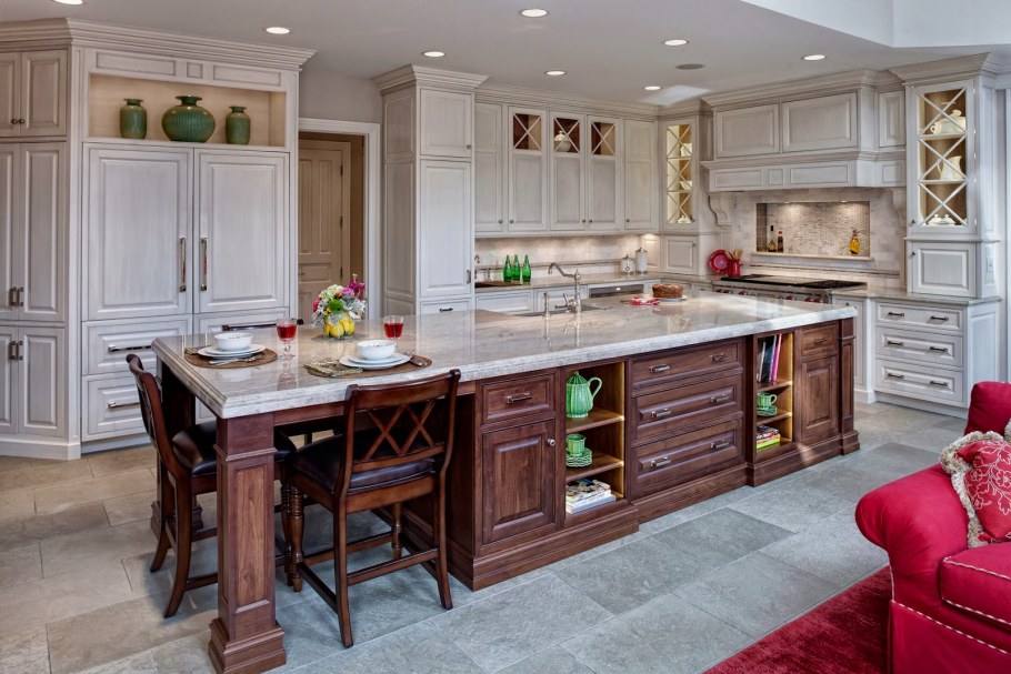 Белая классическая кухня