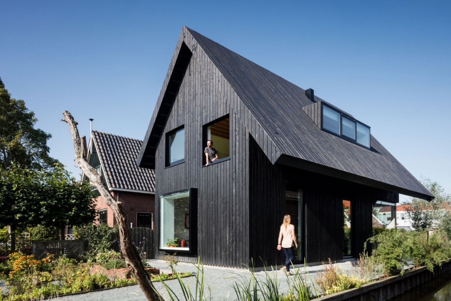 Черный дом в Амстердаме